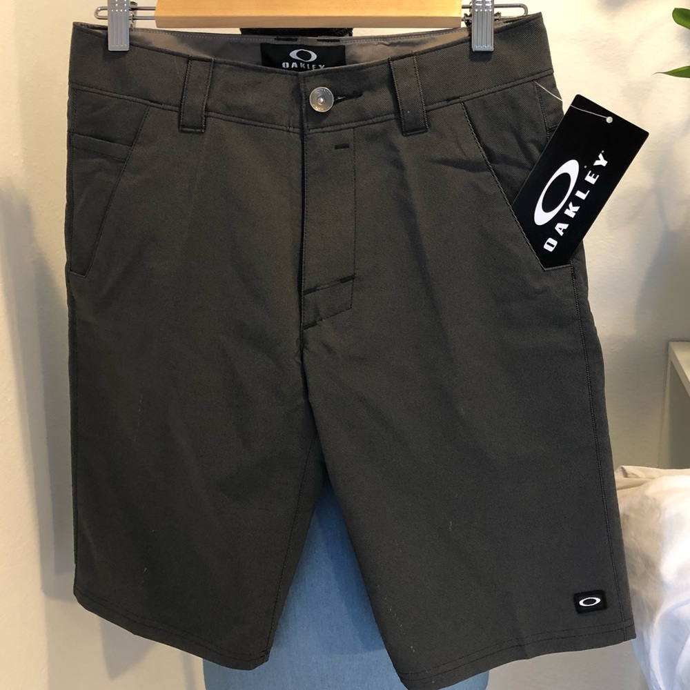 Oakley shorts gray. Size waist 28.
